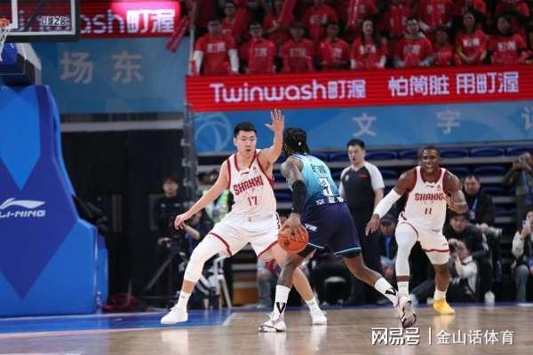 云开体育-太离谱了！2米22中锋0分0助，仅抢了1个篮板，在场上竟然防自己人
